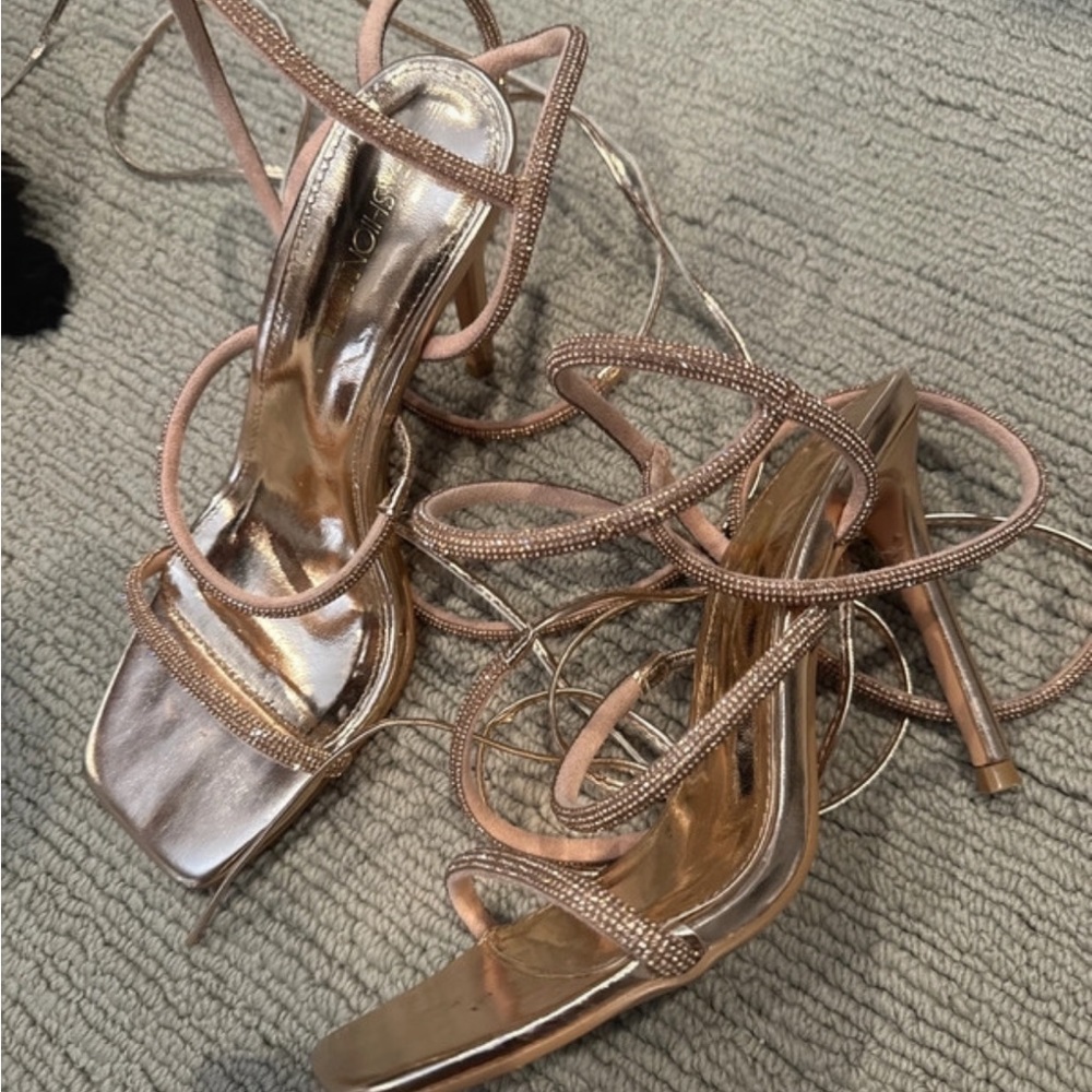 Fashion nova heels size 6